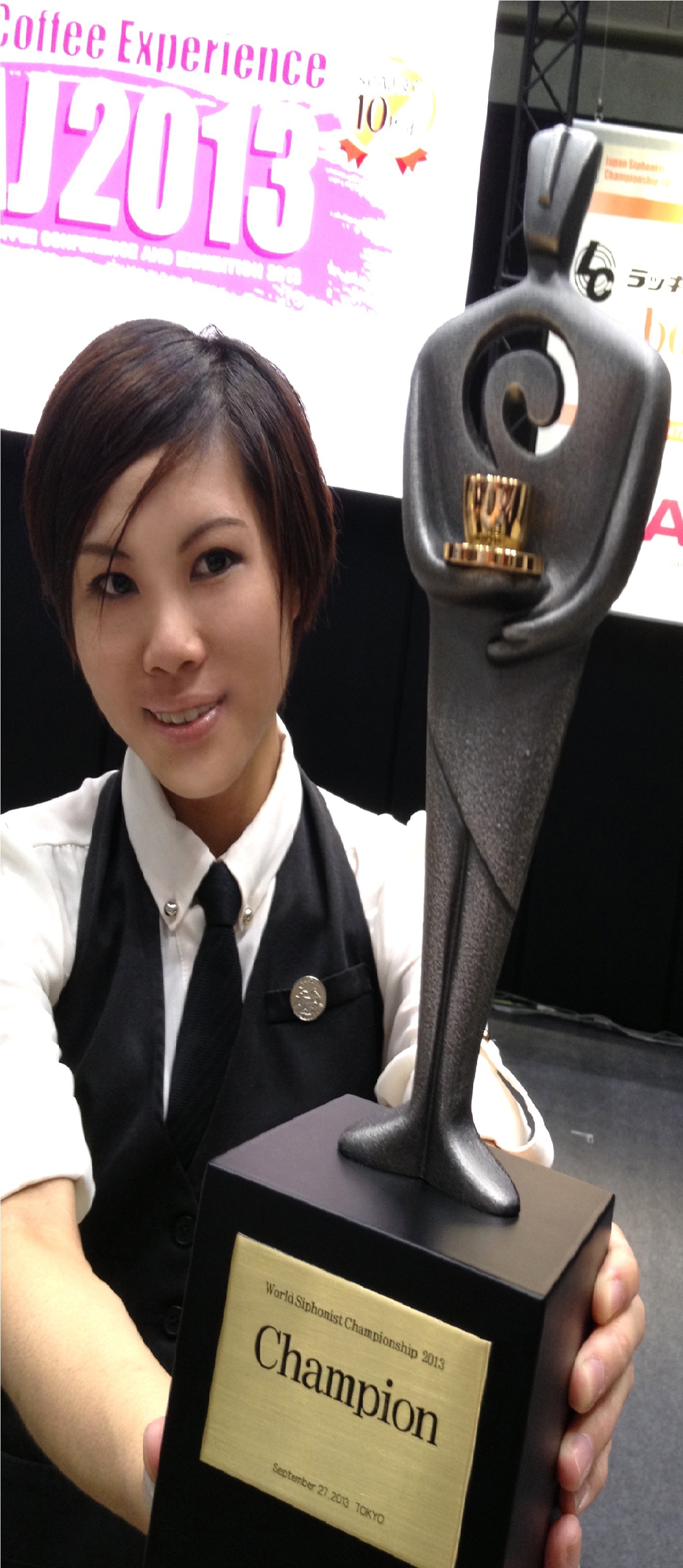 Accro Coffee World Siphonist Champion Pinky Leung Hoi Yan