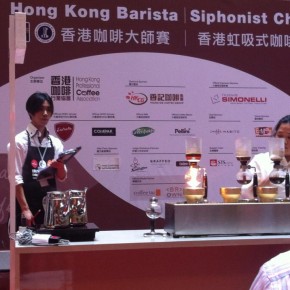 Tsuyoshi Mok擔任2013香港虹吸咖啡師大賽評審